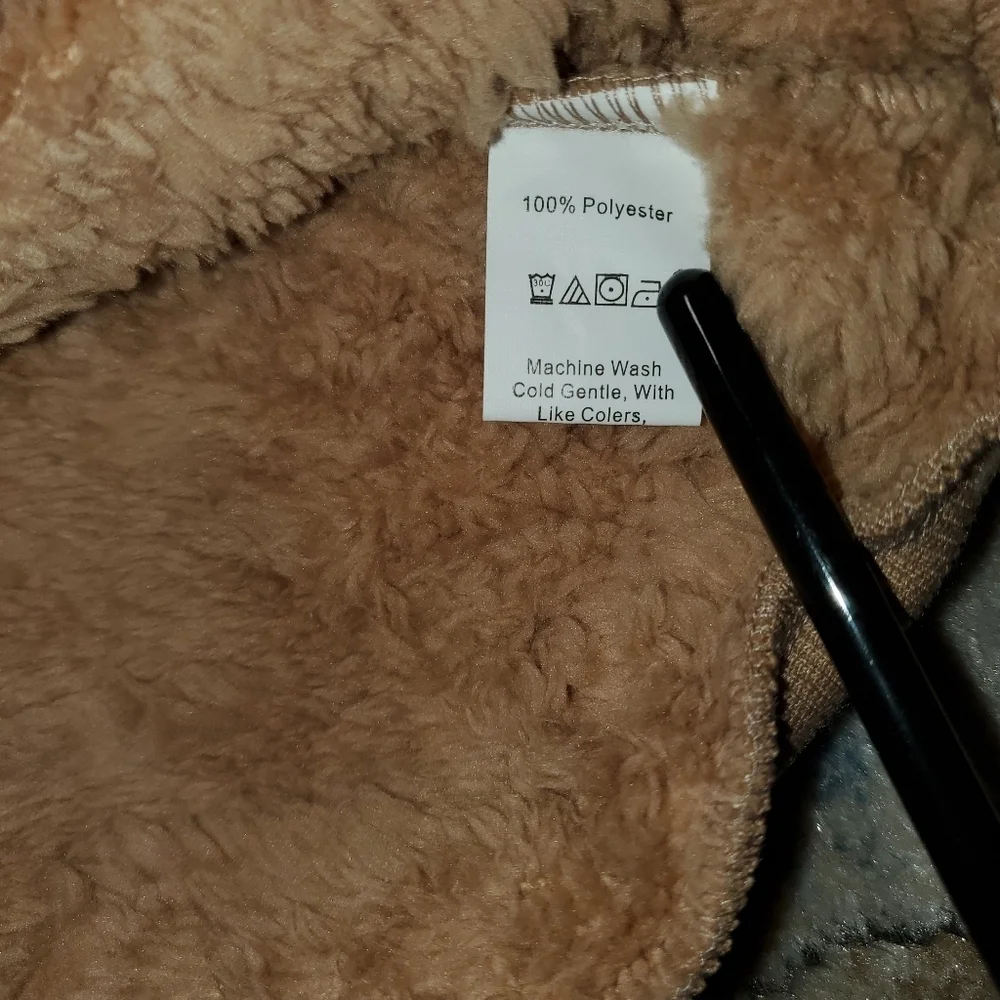 Super Soft Boutique Brand Hooded Sweatshirt - Picture 8 of 10